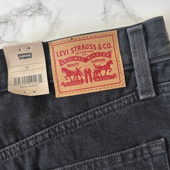 Levi’s High Waisted Mom Shorts Black Denim 100% Cotton Size 30 - Picture 5 of 8